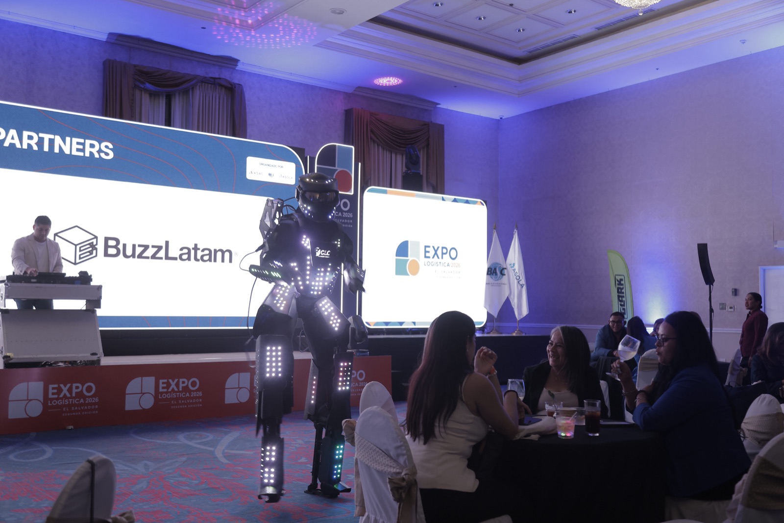 Cóctel de clausura · Foto 3